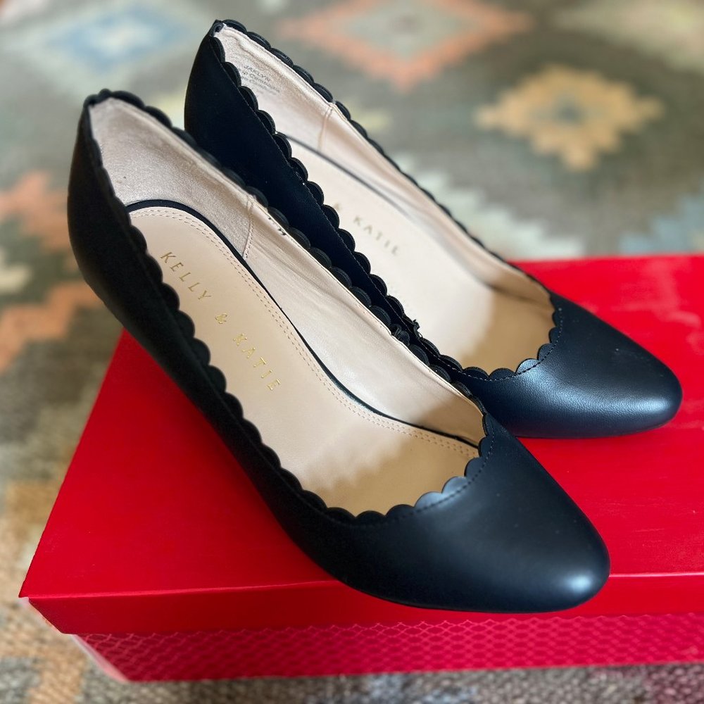 JAKLYN Scallop high heels in Navy by Kelly & Katie